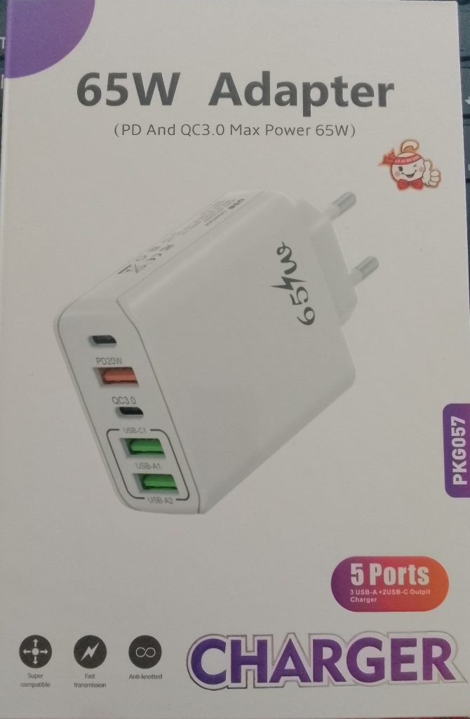 Бързо зарядно утройство с 2 USB-A изхода и 3 USB-C изход 220V